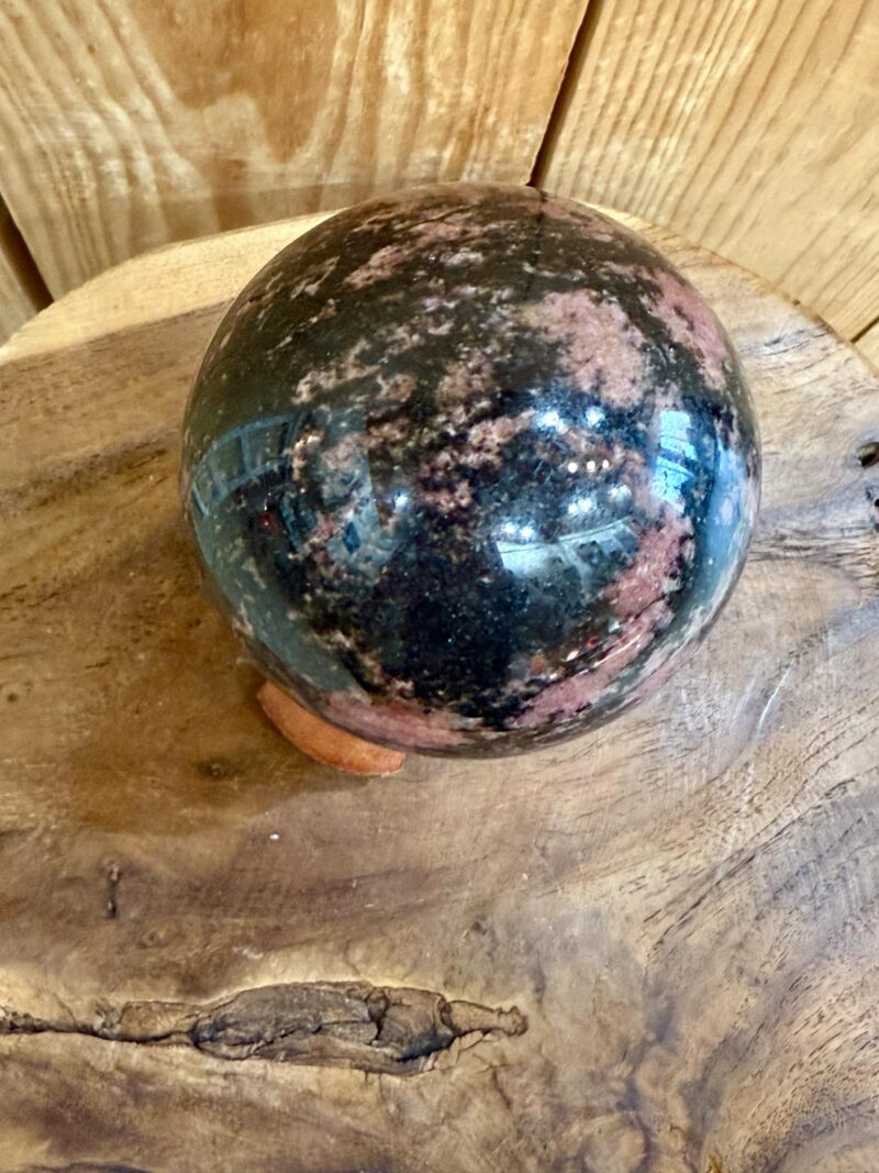 Sphère en Rhodonite – Image 2