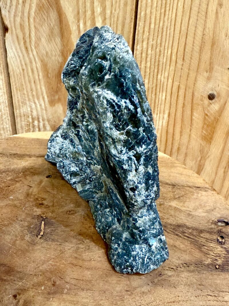 Forme libre semi brute en Labradorite – Image 2